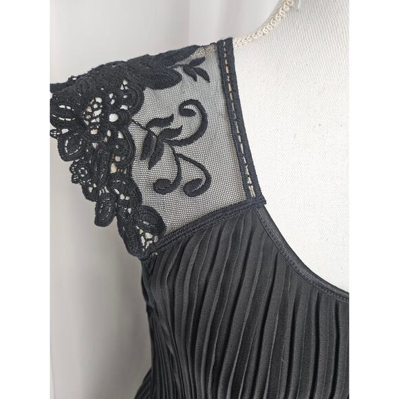 AMANDA LANE BLACK LACE PLEATED DRESS - SIZE 12, ELEGANT & SOPHISTICATED - Picture 4 of 10